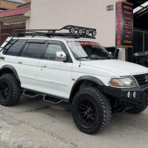 PARRILLA Y ESCALERA PARA MITSUBISHI MONTERO SPORT 1RA GEN 2000-2009 TIROREX ORIGINAL